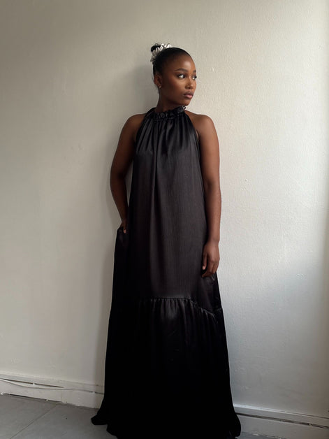 Backless halter maxi